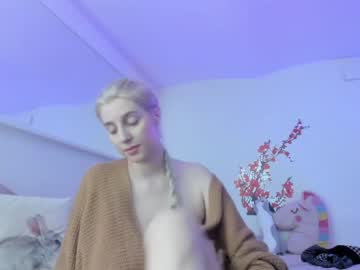 girl
        kenziedawton cam image #1736040