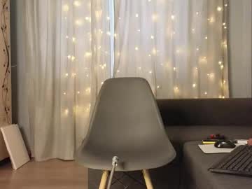 girl
        kira_briis cam image #6480326