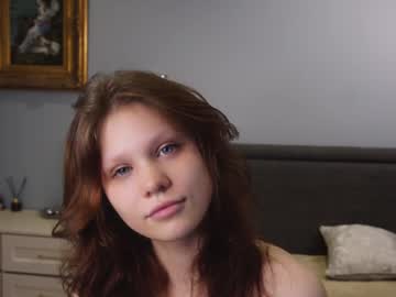 girl
        darellefountain cam image #4580519