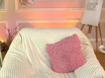 girl
        ella_knockers_xl cam image #4623051