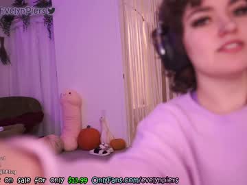 girl
        evelynpiers cam image #105933