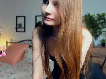 girl
        _g1ltter_ cam image #6324763
