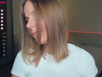 girl
        erline_may cam image #3773408
