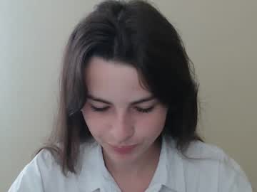 girl
        chamomile19 cam image #1962147