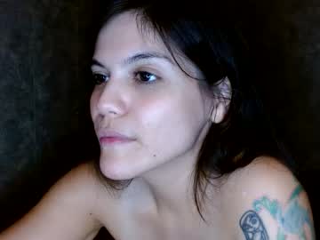 girl
        moonghosts cam image #2269539