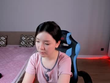 girl
        min_gun cam image #3064900