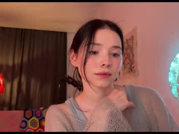 girl
        anntics_ cam image #6382129
