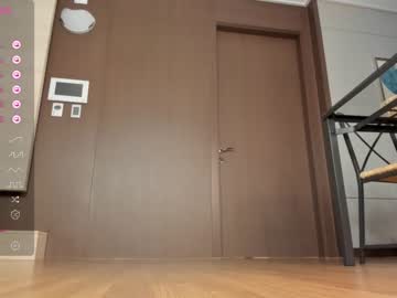 girl
        lo_vely_su cam image #2988392
