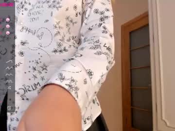 girl
        emelianae cam image #2340325