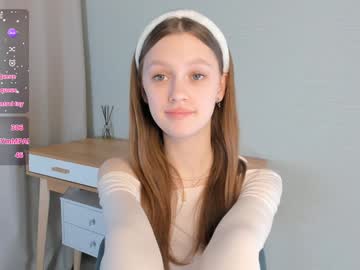 girl
        cwenhardey cam image #5912716