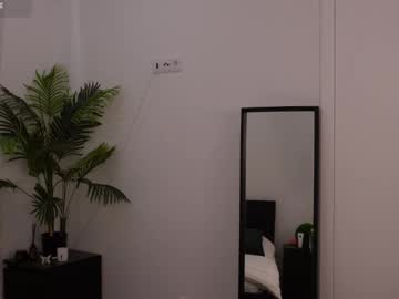 girl
        lilly_colins cam image #5879804