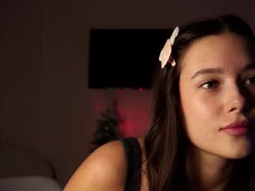 girl
        emilybatee cam image #6101782