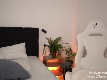 girl
        aria_diaz cam image #4074943