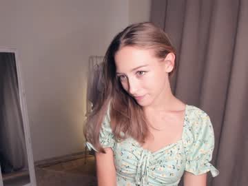 girl
        wave_of_happy_ cam image #2708326
