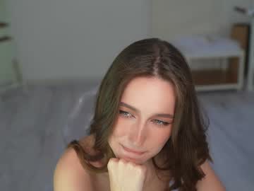 girl
        silent_chill cam image #4161420