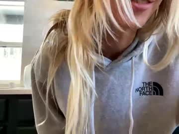 girl
        mswilderness420 cam image #3500963