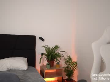 girl
        aria_diaz cam image #4082944