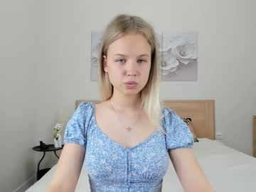 girl
        tenderness_18 cam image #6826724