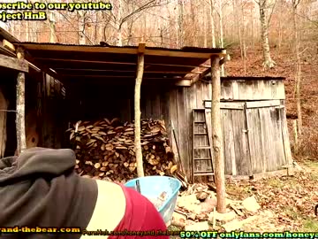couple
        honeyand_thebear cam image #132733
