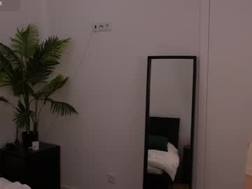 girl
        lilly_colins cam image #5901194