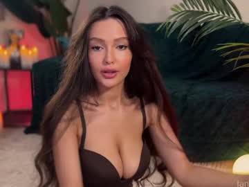 girl
        liliaah cam image #6893762