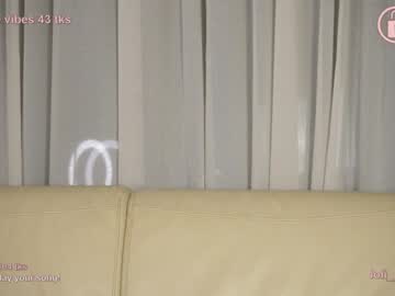 girl
        lola_and_girls cam image #795533