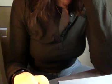 girl
        lillyandhertoyy cam image #3385567