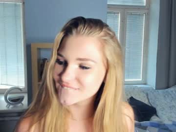 girl
        paradise_for_two cam image #4657053