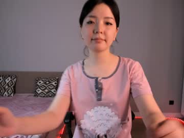 girl
        min_gun cam image #3071887