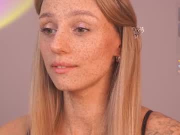 girl
        artease cam image #6293395