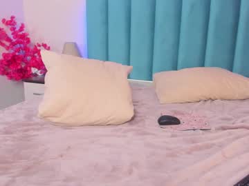 girl
        kaylaa_fox cam image #885635