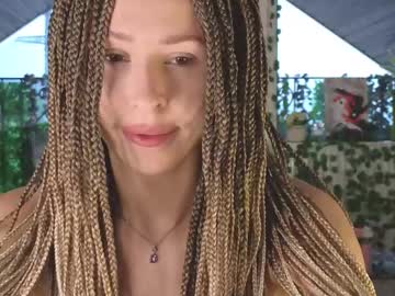 girl
        yononeey cam image #6762180