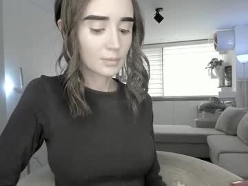 girl
        lonelly_lolly98 cam image #6475595
