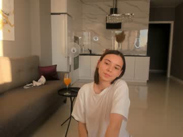 girl
        lindabecka cam image #2480653