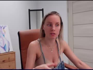 girl
        agelina_summer cam image #2460608