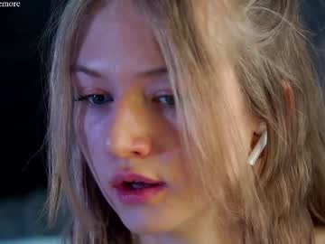 girl
        alexandra_demore cam image #6837305
