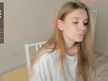 girl
        arky_b1y cam image #2479335