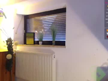 girl
        the_milf_steff cam image #605676