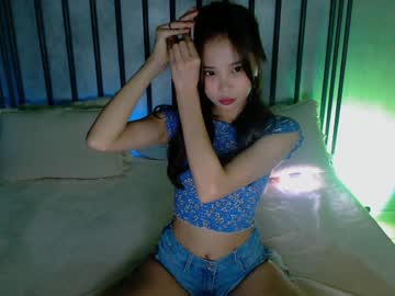 girl
        juliabeng1 cam image #238243