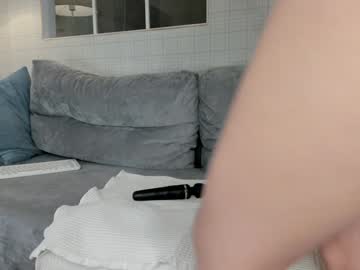 girl
        wellicaren cam image #5276489