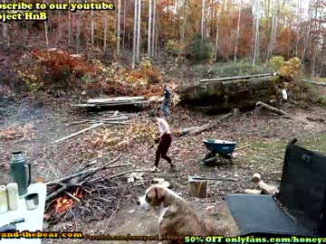 couple
        honeyand_thebear cam image #104428