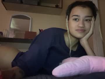 girl
        reese_may cam image #173124