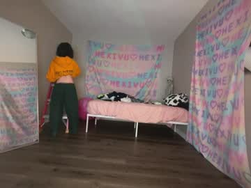 girl
        hexivu cam image #6679980