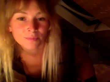 girl
        lunarosestone cam image #2586128