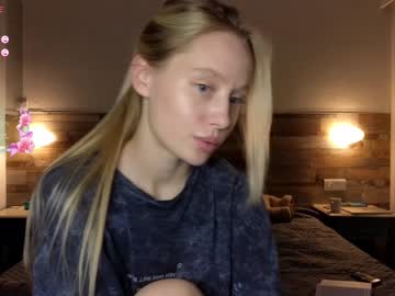 girl
        callme_star cam image #4162598
