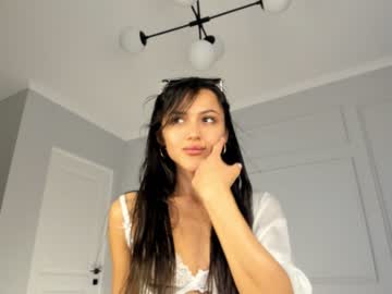 girl
        sweetfox_365 cam image #1896711