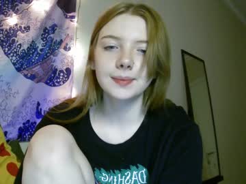girl
        lillygoodgirl cam image #1873031