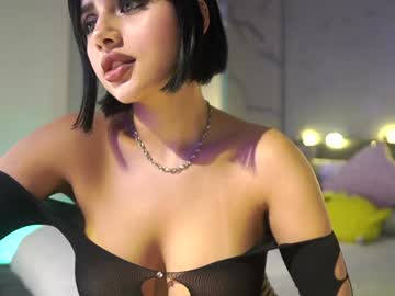 girl
        nina_mon cam image #4324002