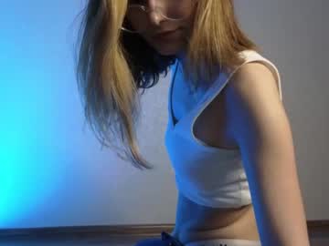 girl
        elsa_limerence cam image #4809136
