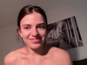 girl
        suzyjames cam image #6573173